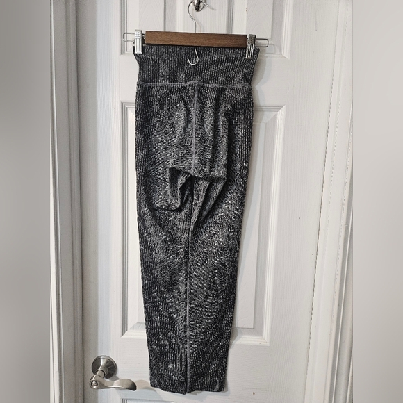 Lululemon Ebb to Train Super-High-Rise Tight 25" - Picture 4 of 5